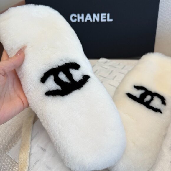 Chanel plush thermal gloves - Picture 4 of 8